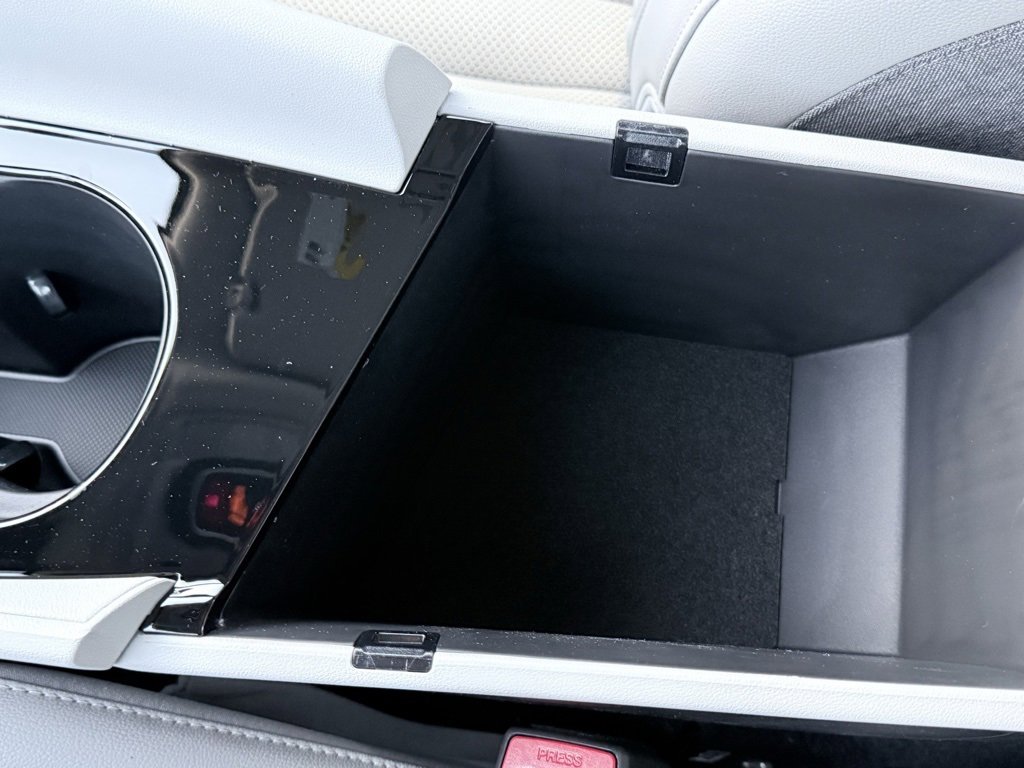 New 2025 Hyundai Elantra Limited image 21