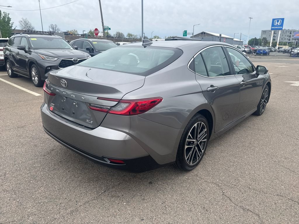 Used 2025 Toyota Camry XLE AWD/4WD image 7