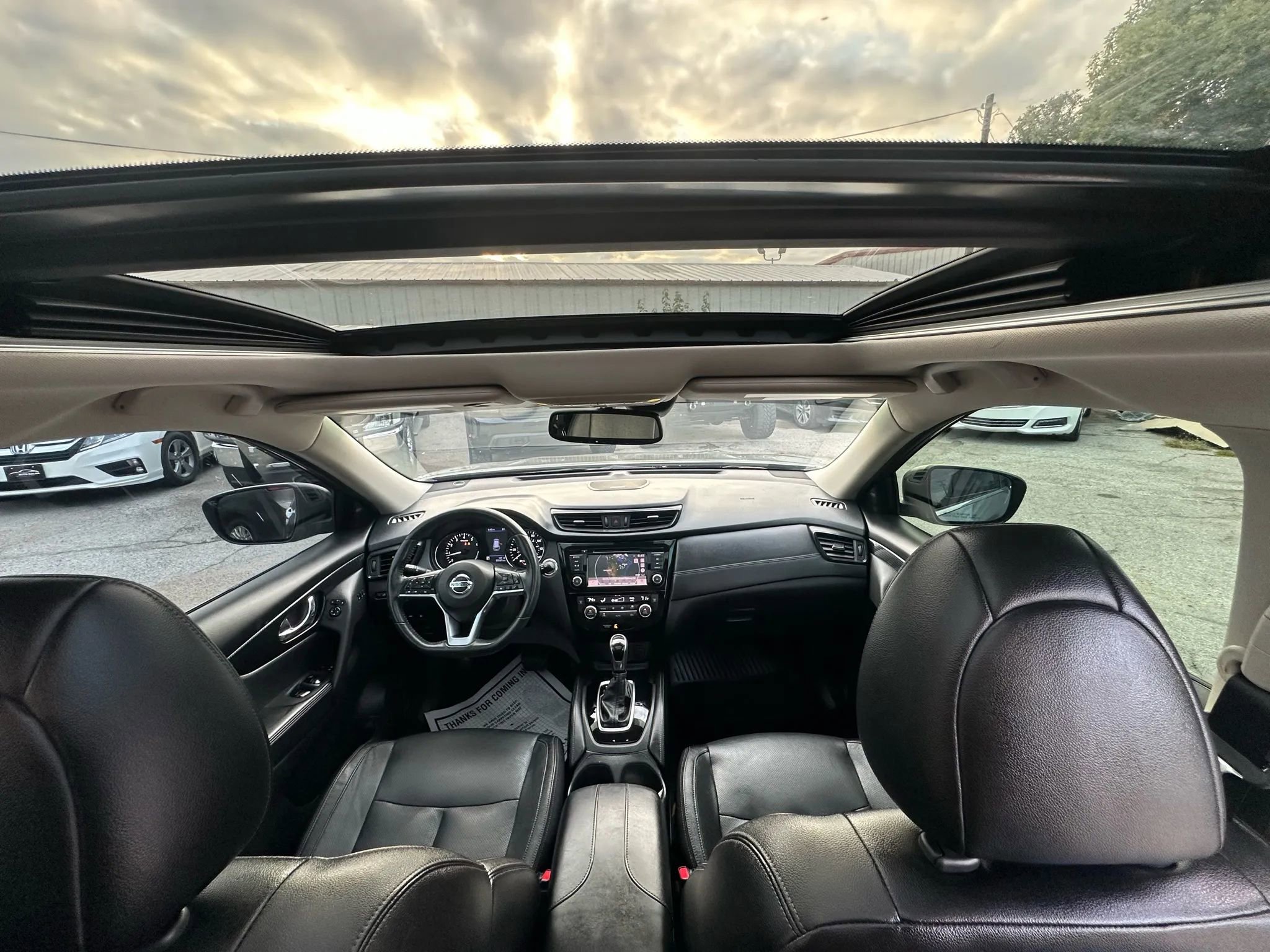 Used 2018 Nissan Rogue SL w/ Premium Package image 16