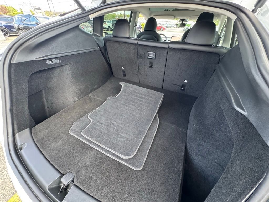 Used 2023 Tesla Model Y Long Range AWD/4WD image 29