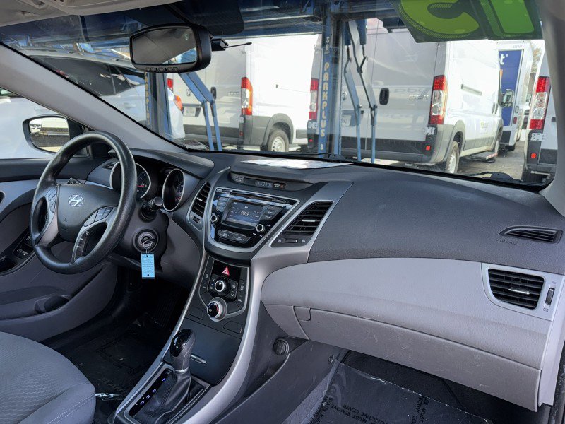 Used 2015 Hyundai Elantra SE w/ Option Group 02 image 25