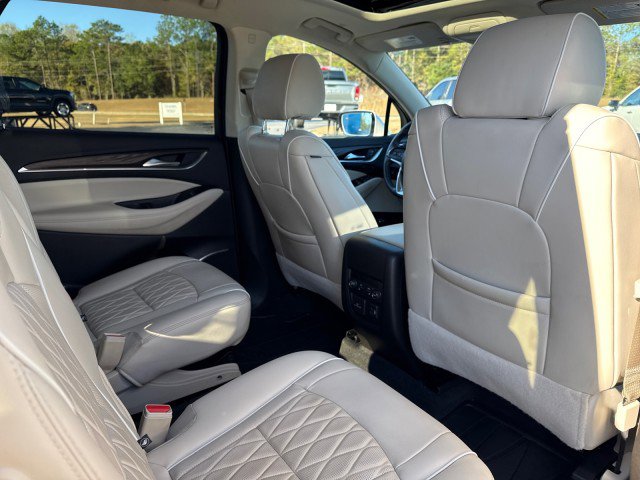Used 2023 Buick Enclave Avenir image 17