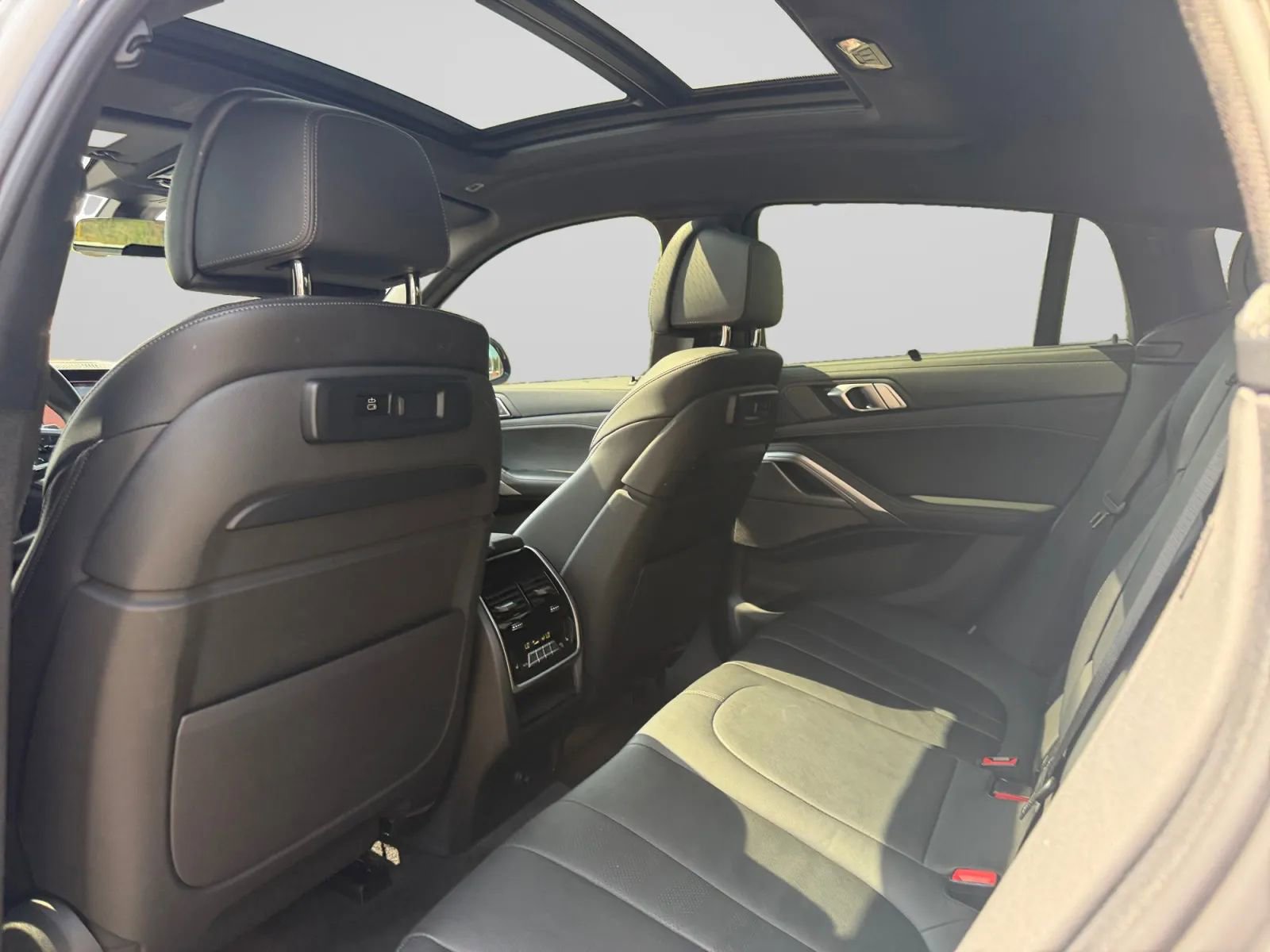 Used 2021 BMW X6 sDrive40i w/ Executive Package RWD image 27