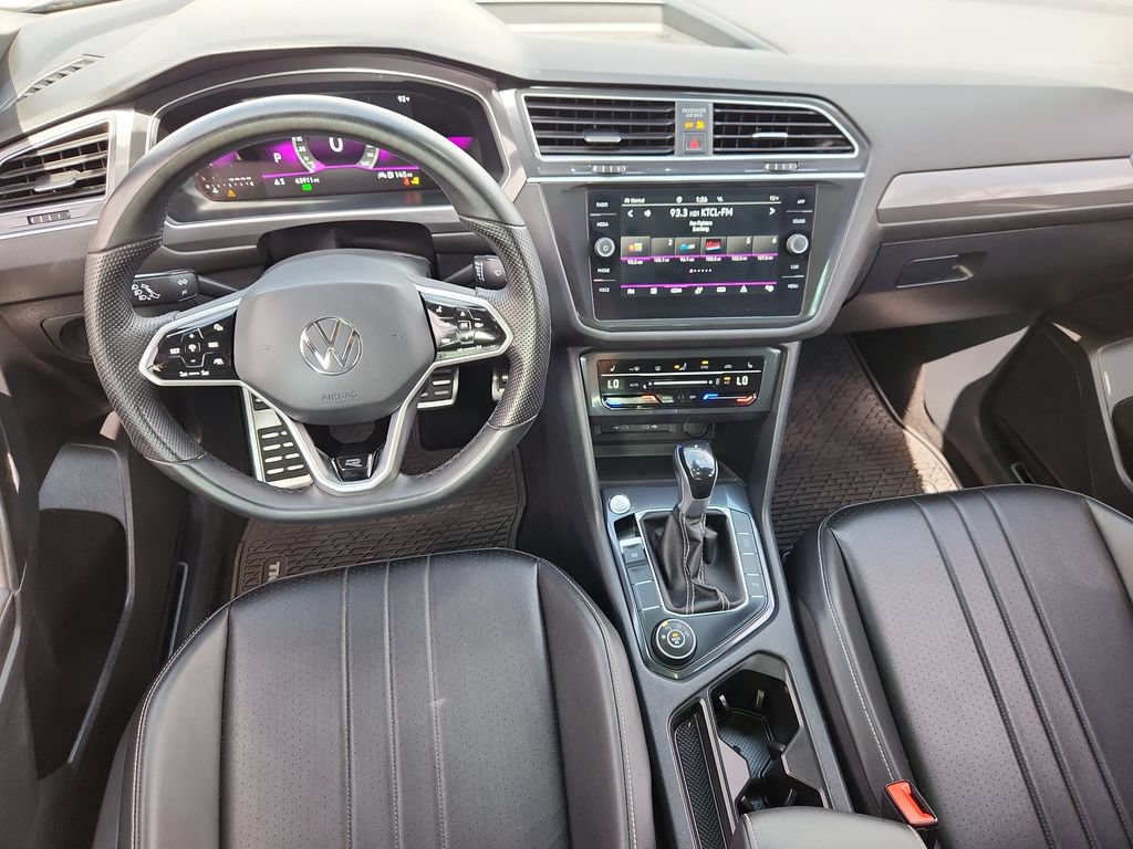 Used 2023 Volkswagen Tiguan SE R-Line AWD/4WD image 9