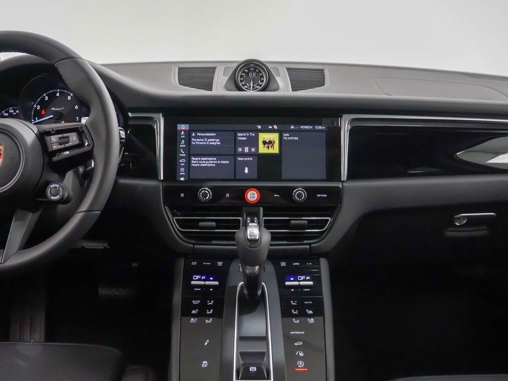 Certified 2025 Porsche Macan Turbo image 21
