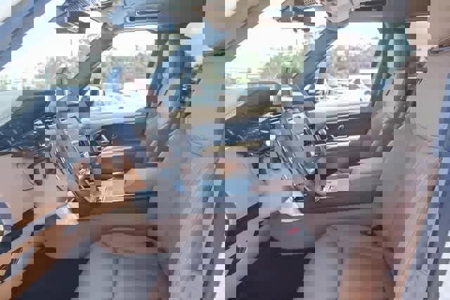 New 2025 Land Rover Range Rover SE image 18