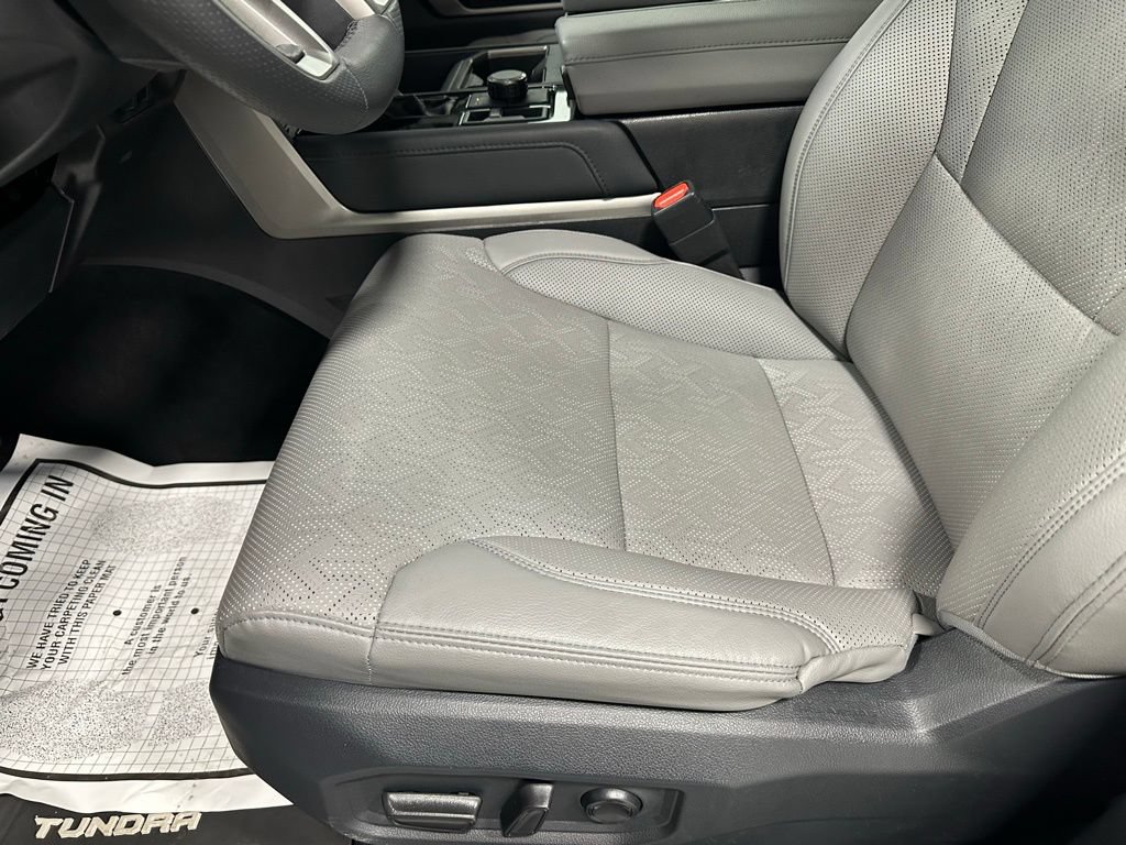 Used 2025 Toyota Tundra Limited AWD/4WD image 13