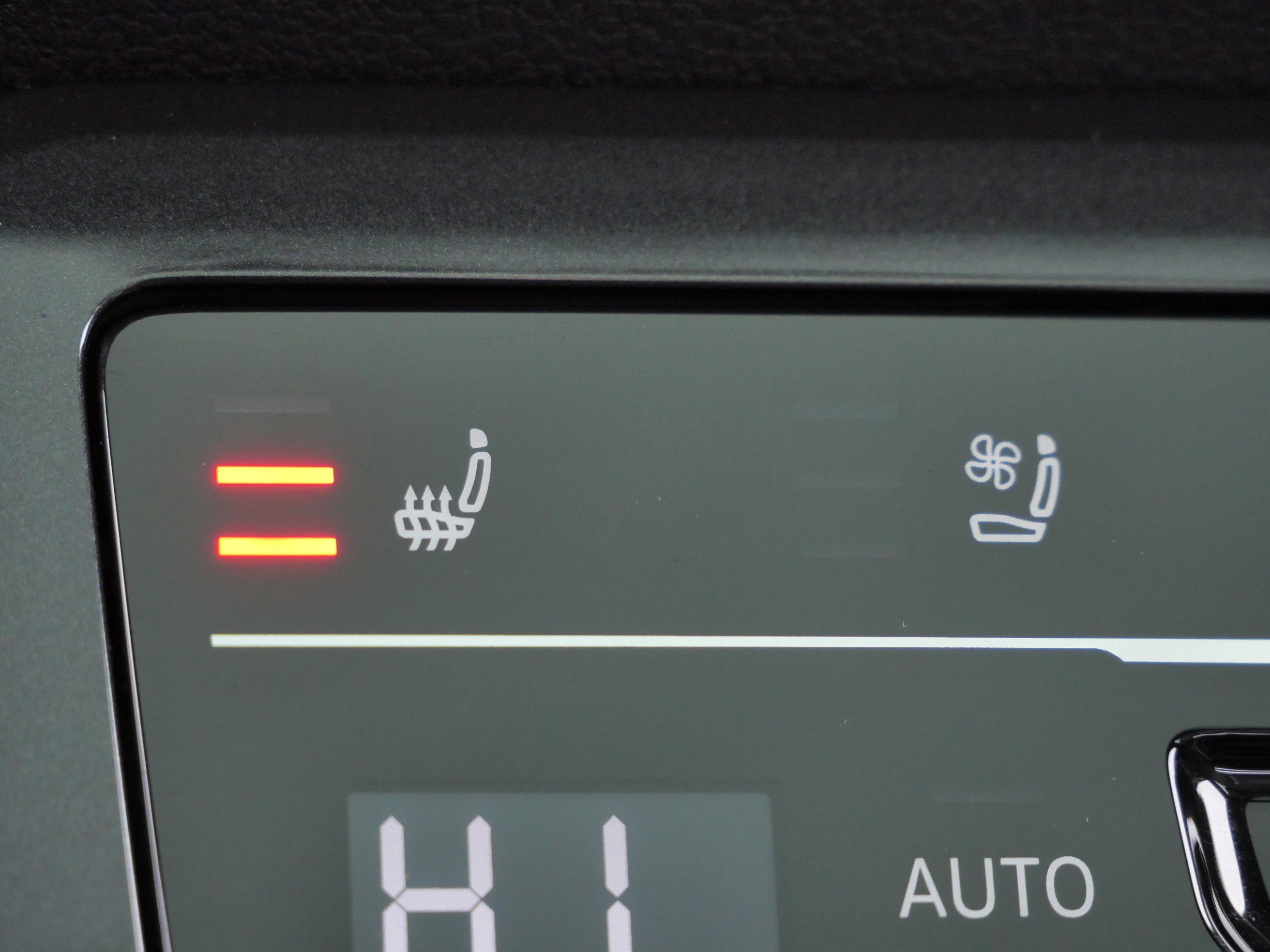 Certified 2022 Volkswagen Tiguan SEL R-Line image 31