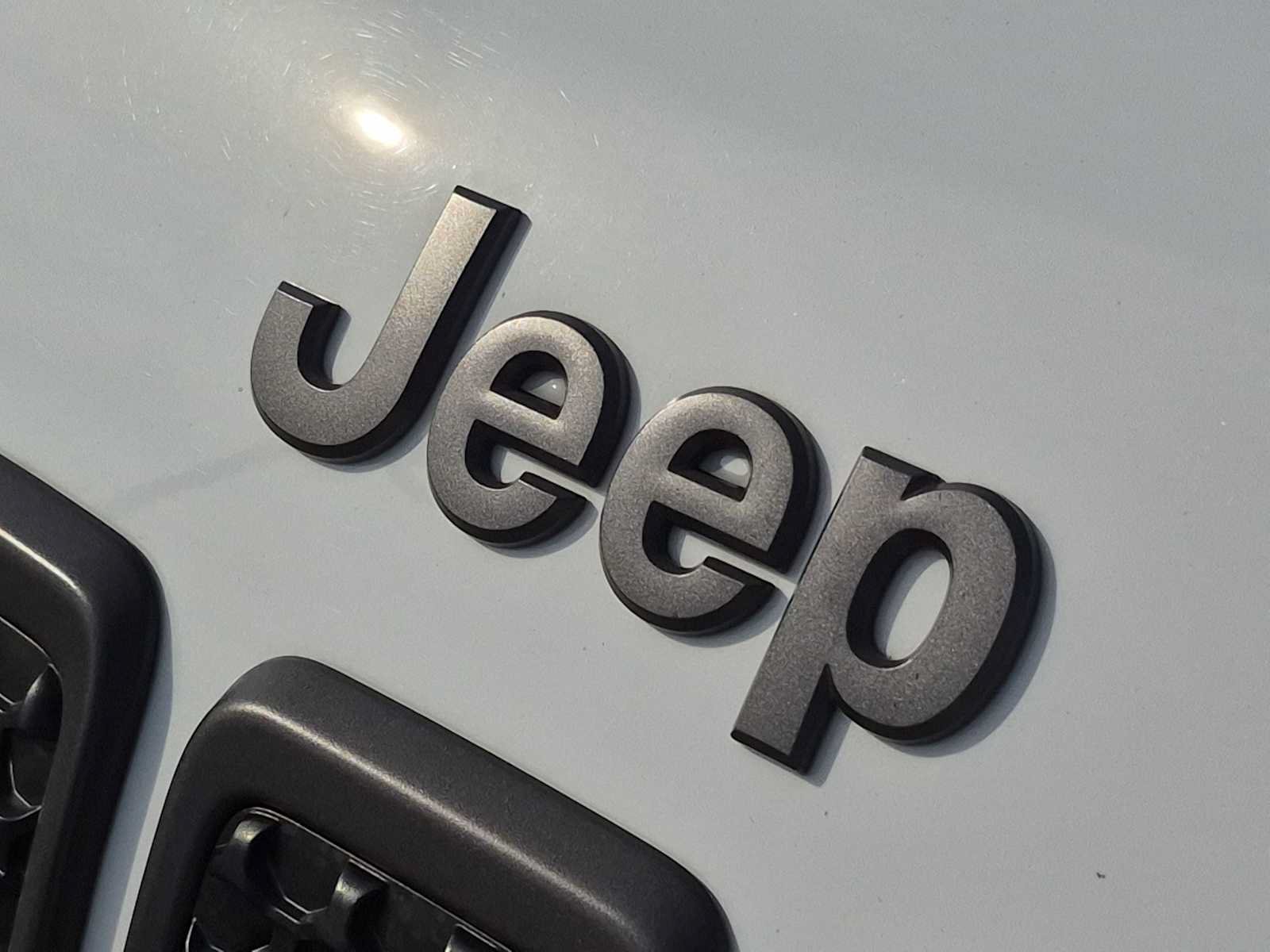 Used 2020 Jeep Cherokee Trailhawk w/ Cold Weather Group AWD/4WD image 13