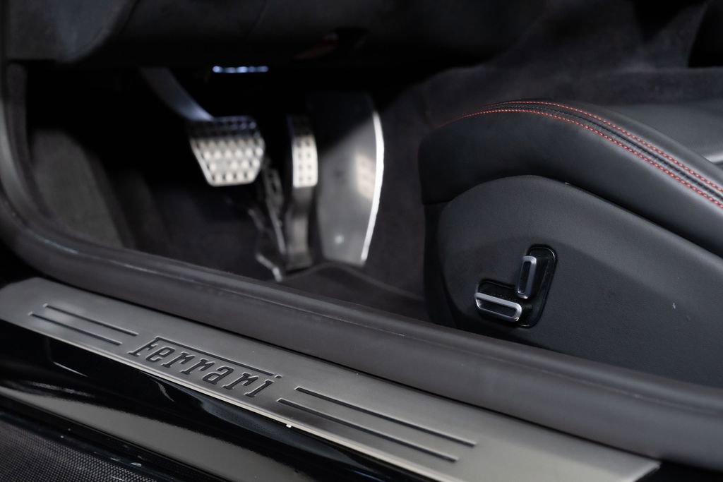 Used 2025 Ferrari Roma Spider image 33