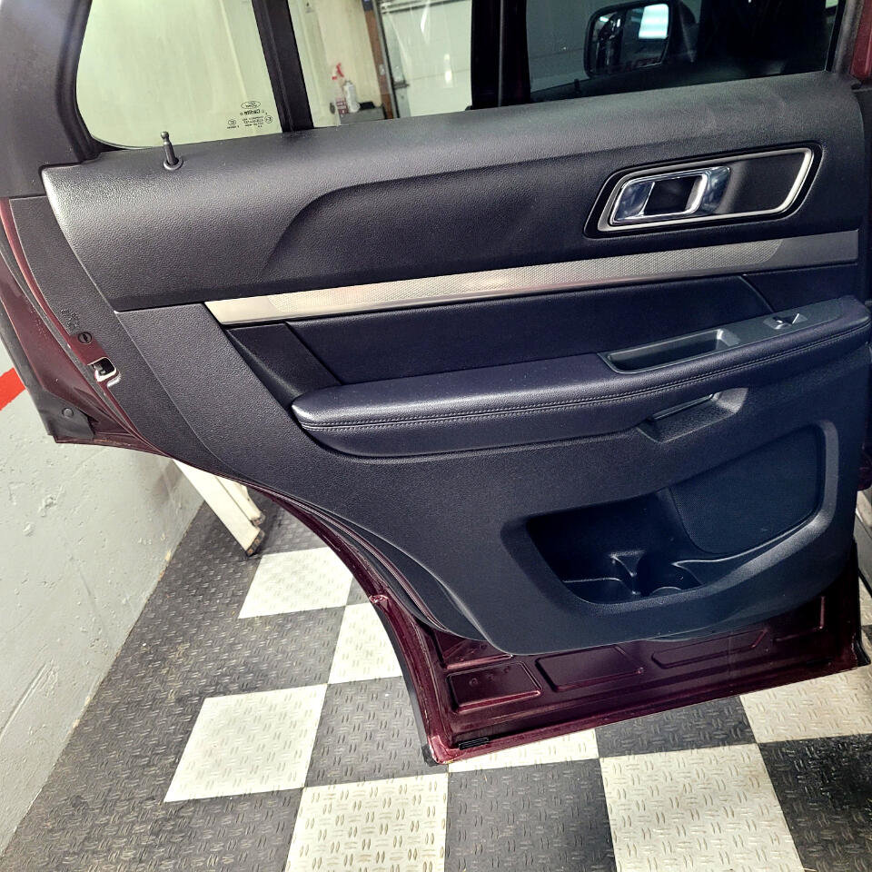 Used 2018 Ford Explorer XLT w/ Equipment Group 202A image 13