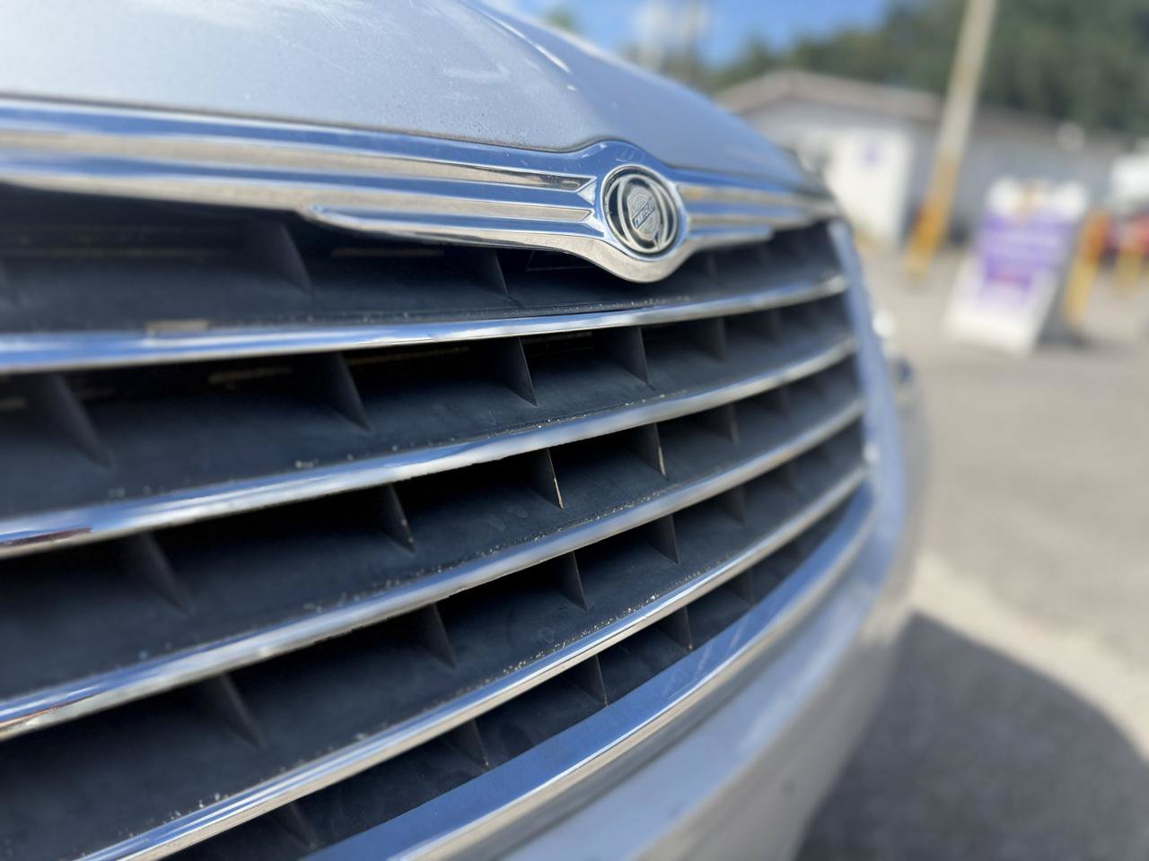 Used 2010 Chrysler Town & Country Touring FWD image 61