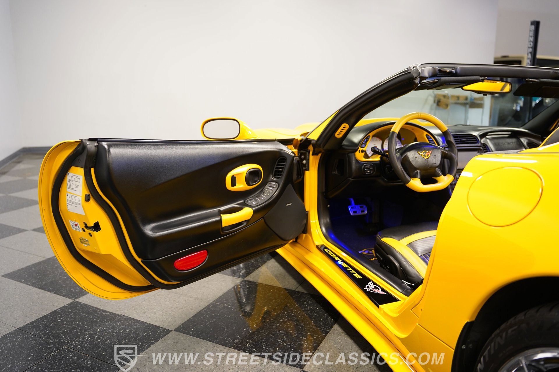 Used 2000 Chevrolet Corvette Convertible w/ Memory Pkg image 37