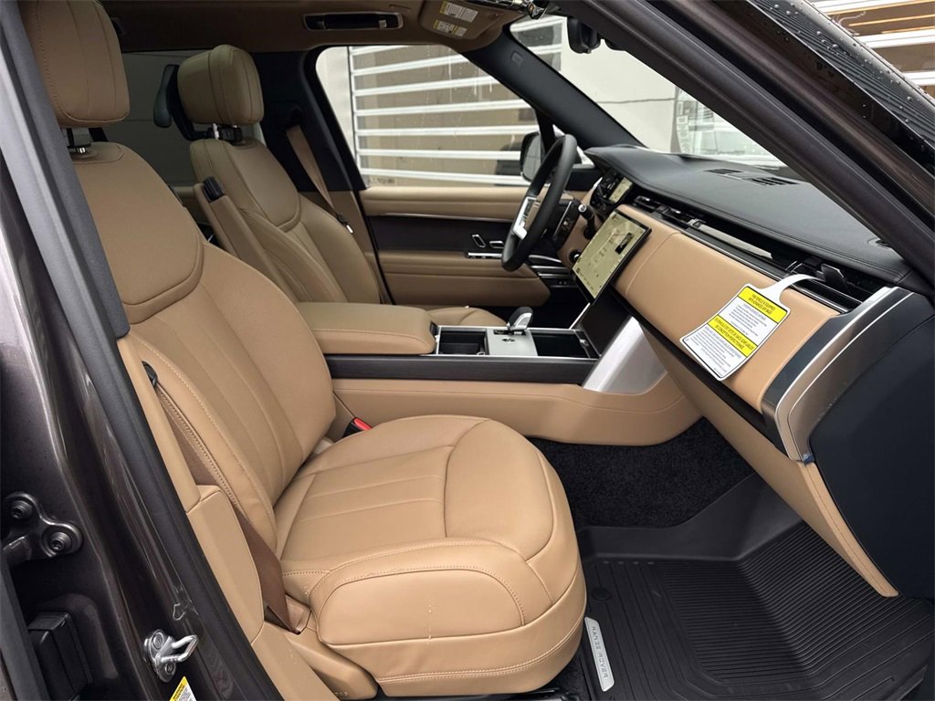 New 2025 Land Rover Range Rover SE image 10