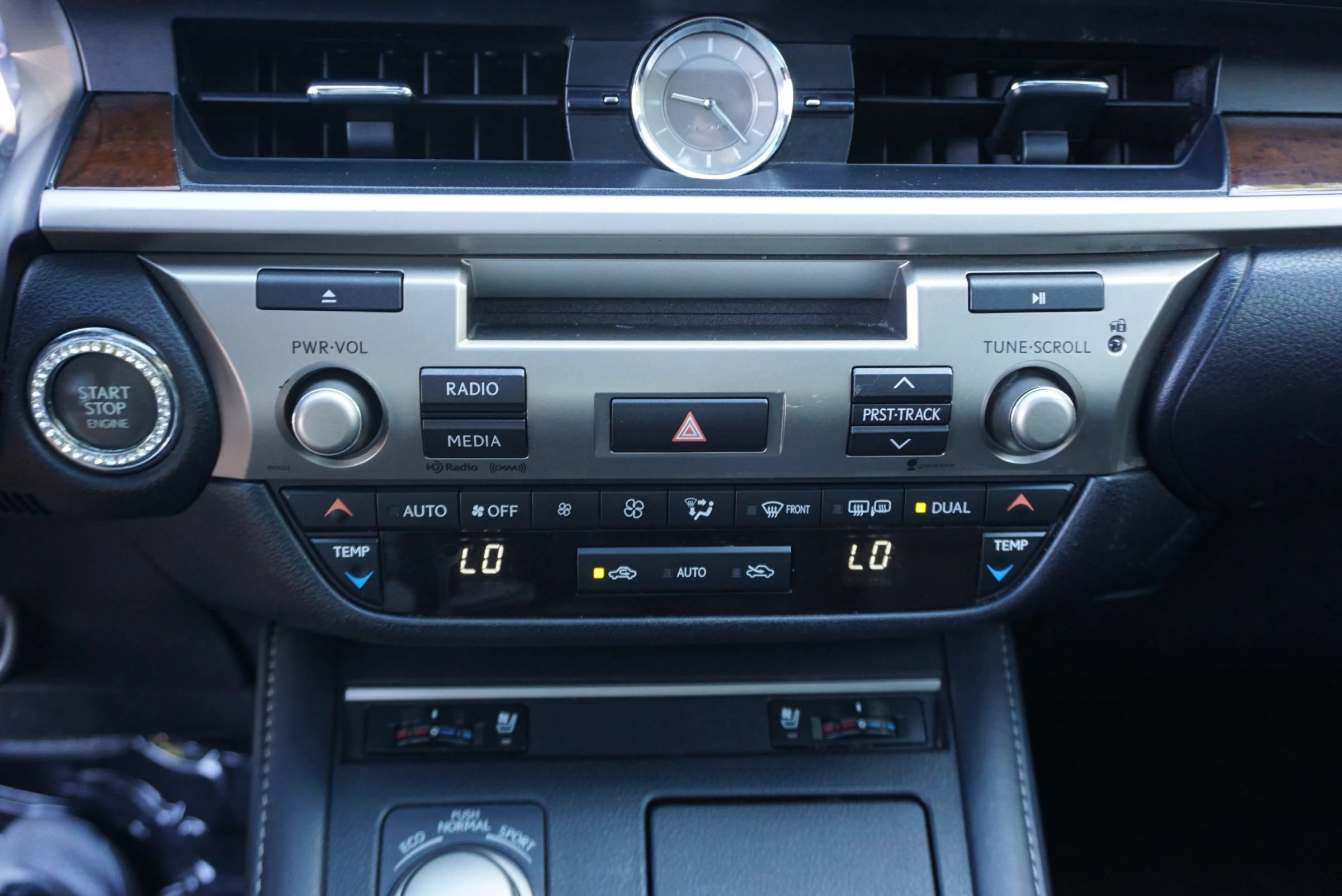 Used 2016 Lexus ES 350 w/ Premium Package w/Wood Trim FWD image 33