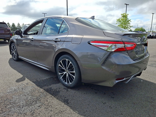 Used 2020 Toyota Camry SE w/ Cold Weather Package AWD/4WD image 5