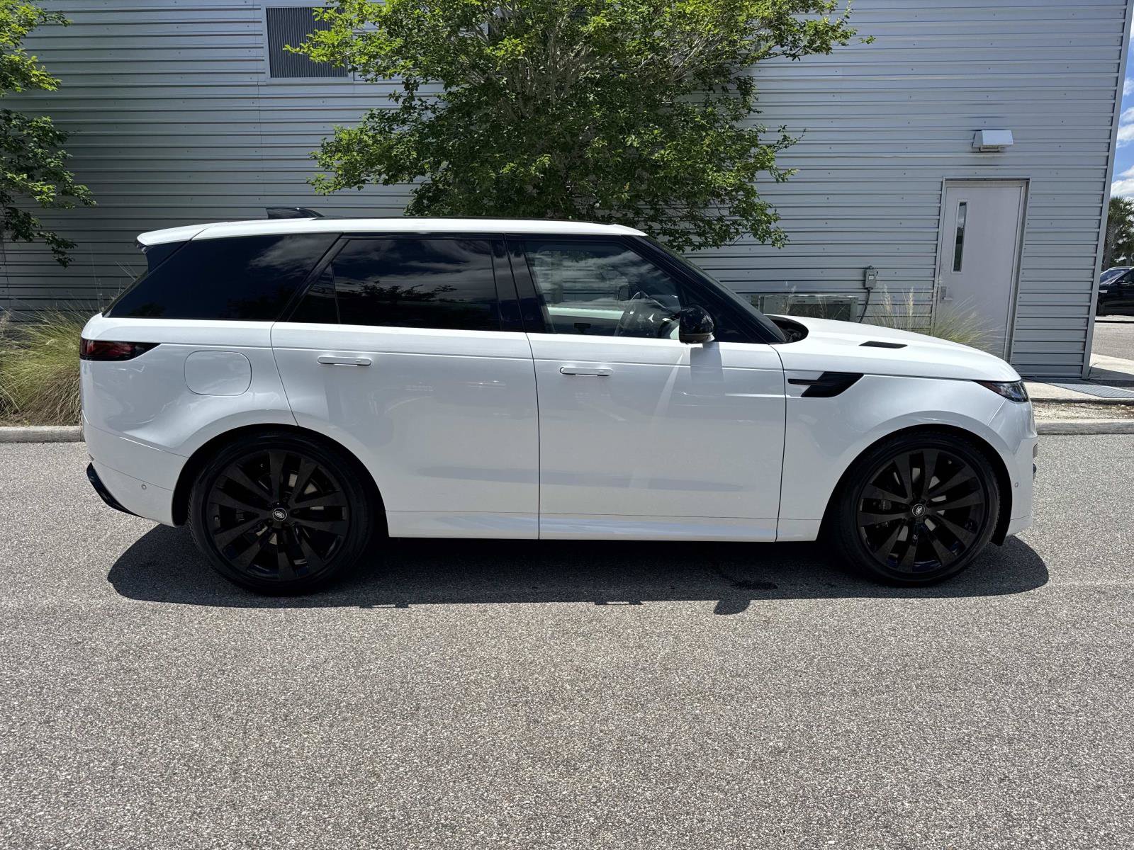 Used 2024 Land Rover Range Rover Sport Dynamic SE AWD/4WD image 5