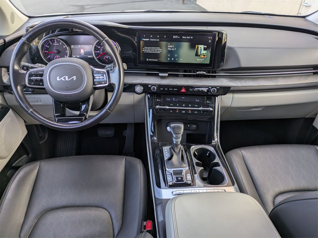 Used 2024 Kia Carnival EX image 27