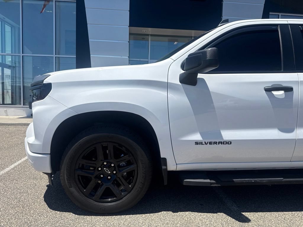 Used 2023 Chevrolet Silverado 1500 Custom AWD/4WD image 2