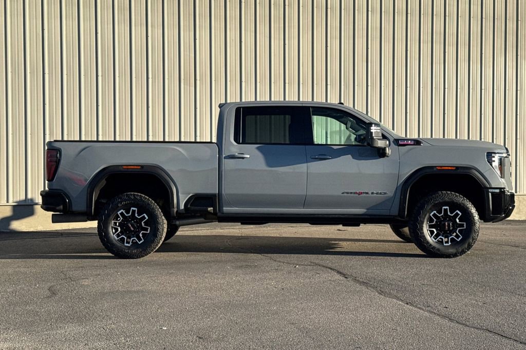 Used 2025 GMC Sierra 2500 AT4X image 3