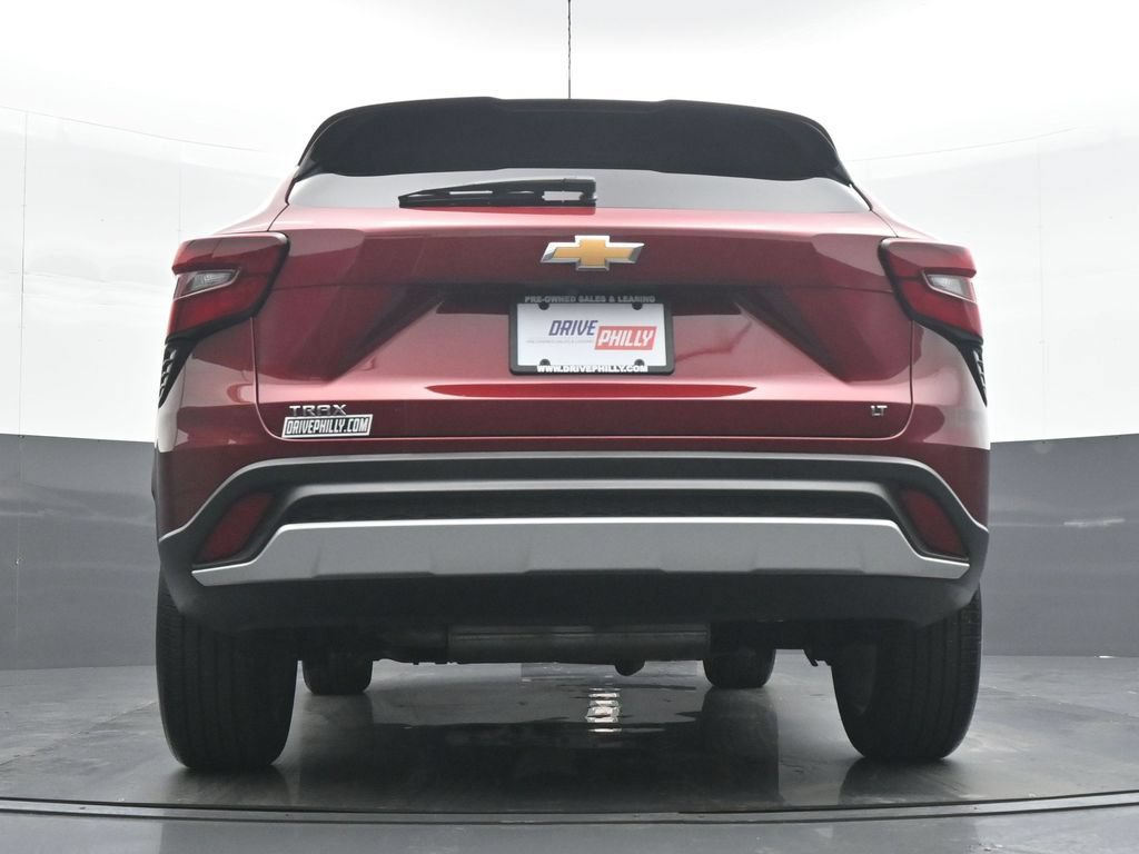 Used 2025 Chevrolet Trax LT w/ LT Convenience Package FWD image 30