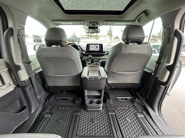 Used 2021 Toyota Sienna XLE image 39