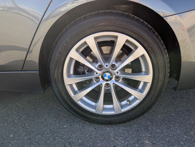 Used 2017 BMW 320i Sedan RWD image 27