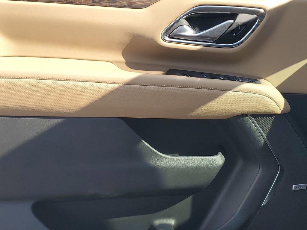 Used 2024 Chevrolet Suburban Premier image 44