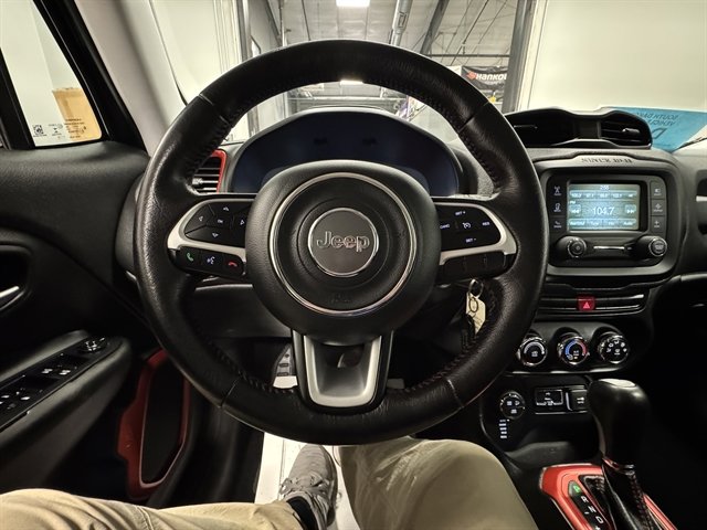 Used 2015 Jeep Renegade Trailhawk AWD/4WD image 18