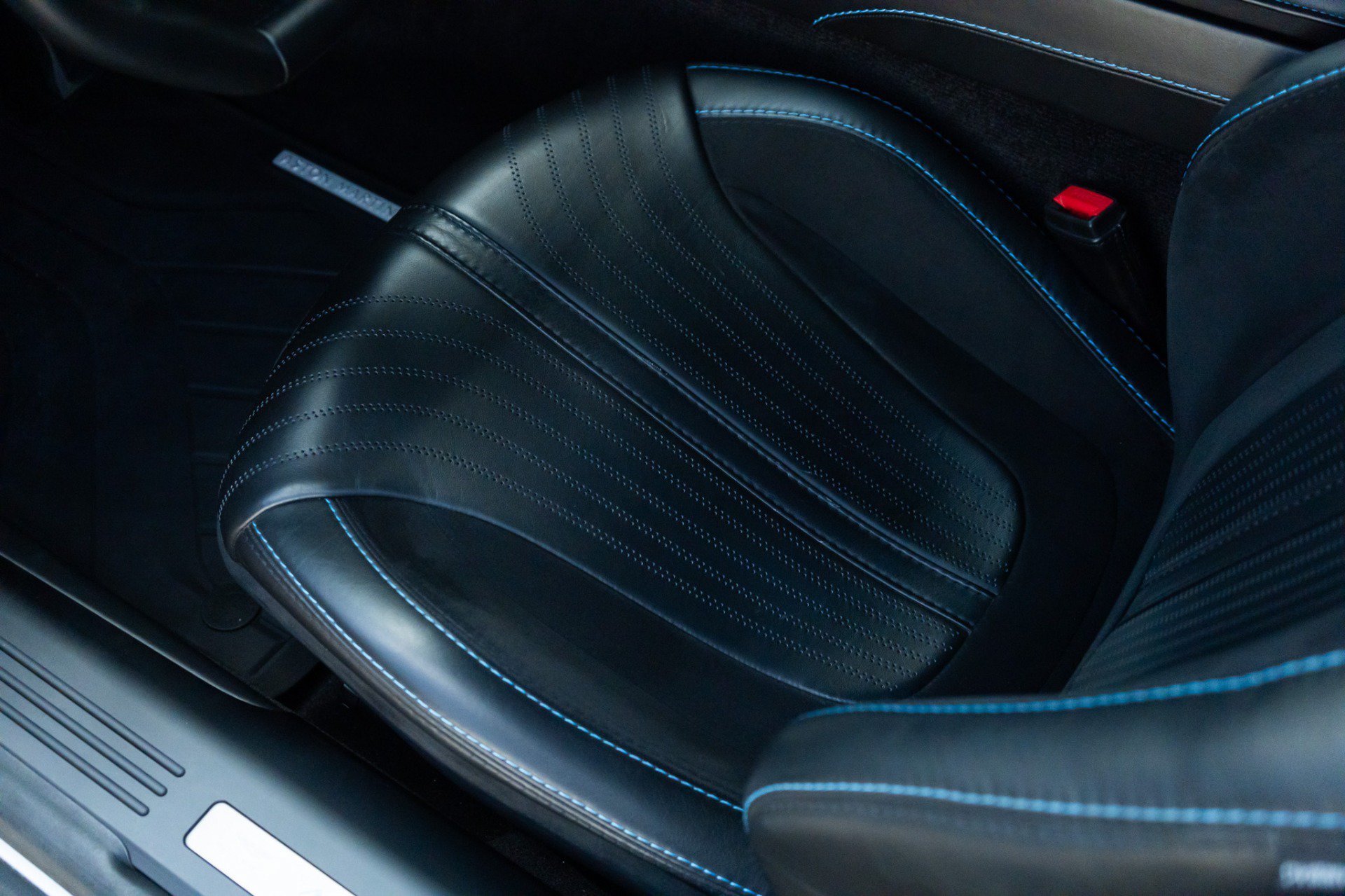 Used 2019 Aston Martin DB11 AMR RWD image 24