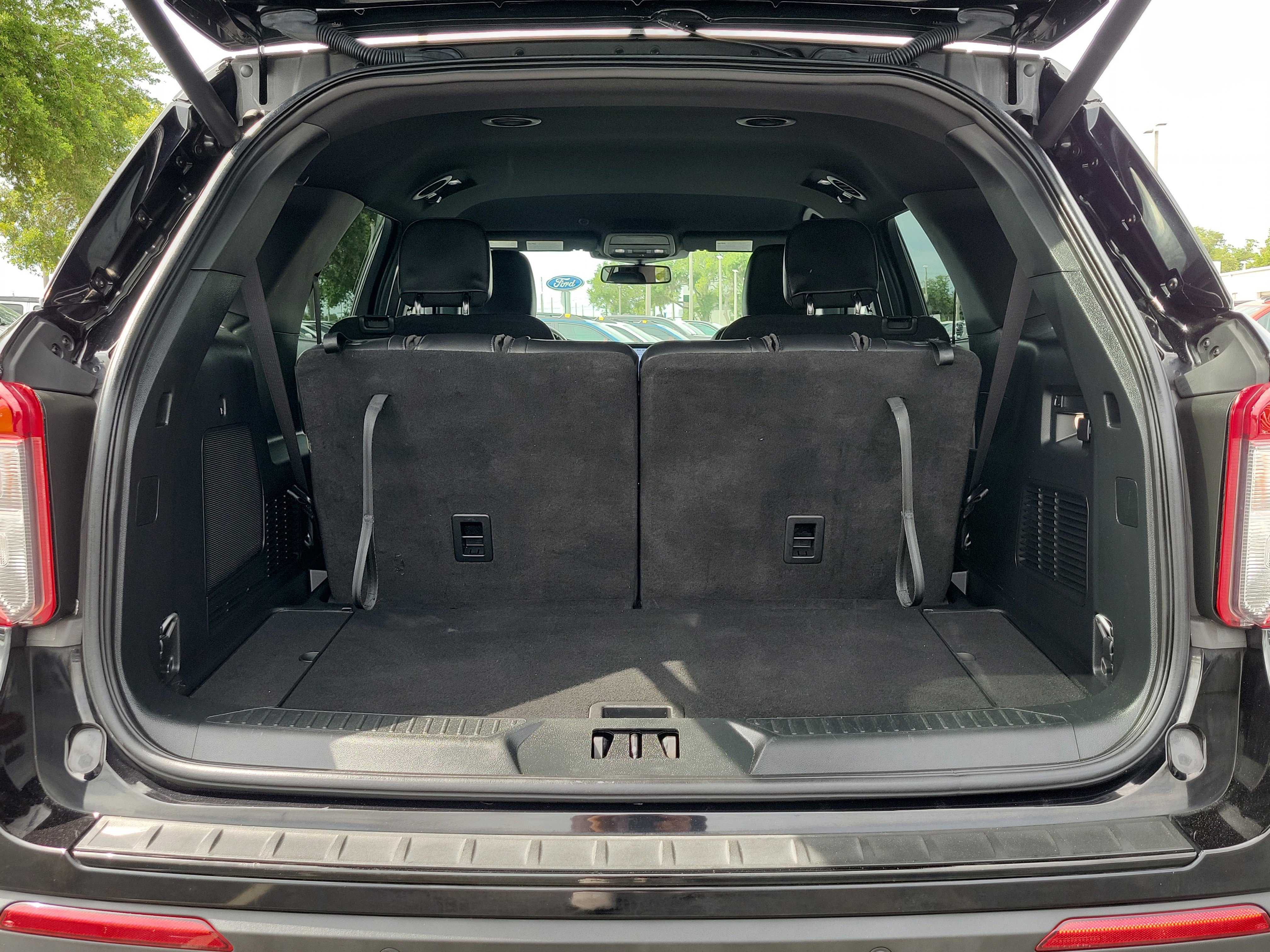 Used 2023 Ford Explorer ST-Line w/ Class IV Trailer Tow Package RWD image 10