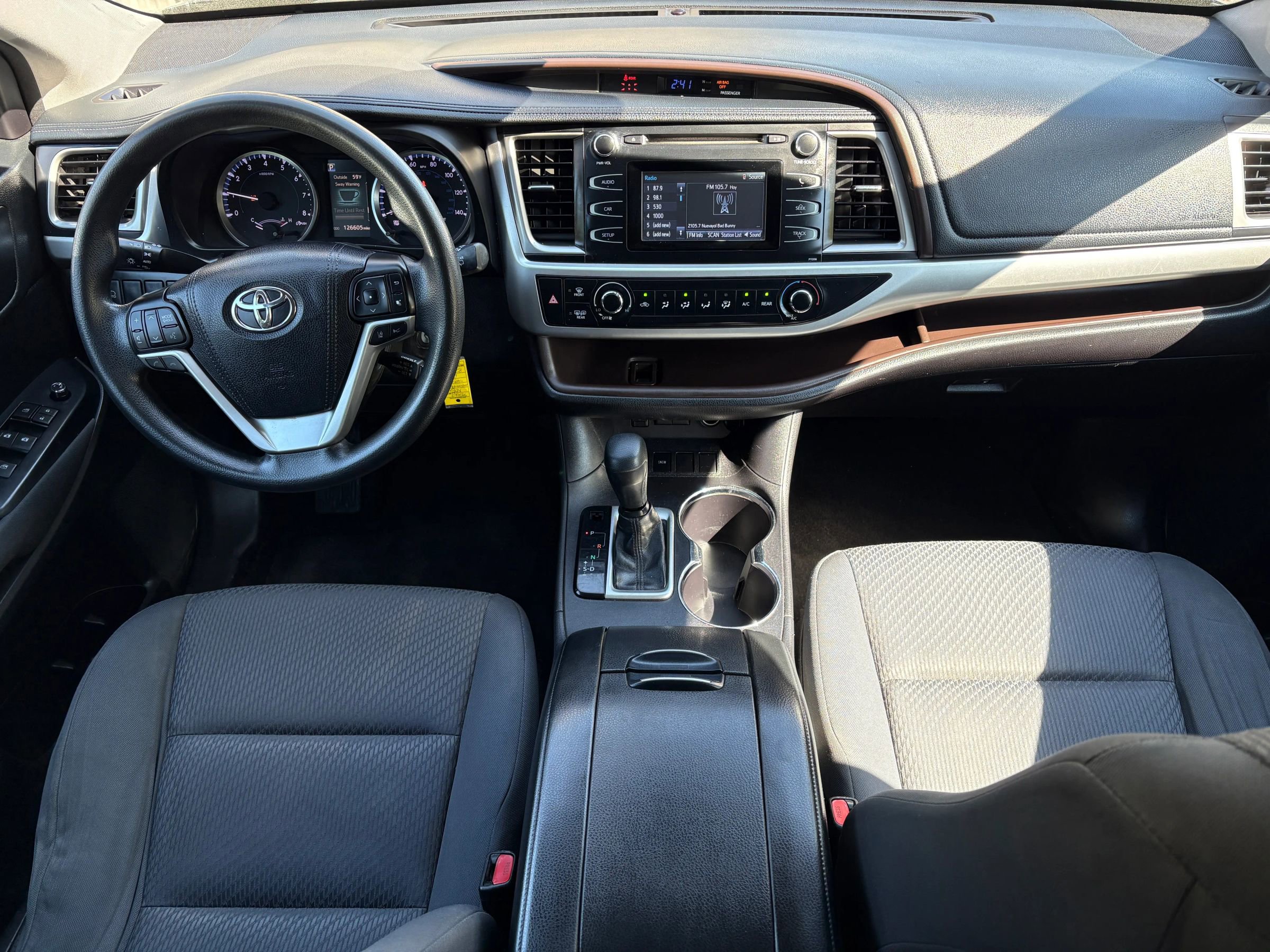 Used 2017 Toyota Highlander LE FWD image 8