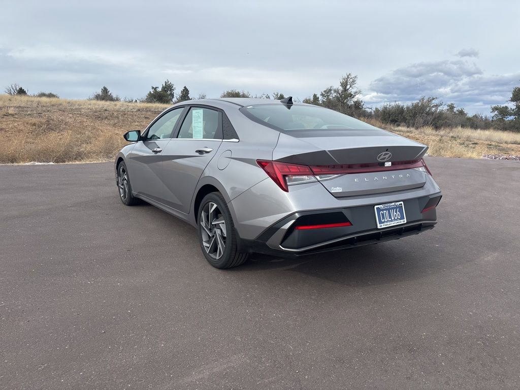 Used 2025 Hyundai Elantra SEL image 4