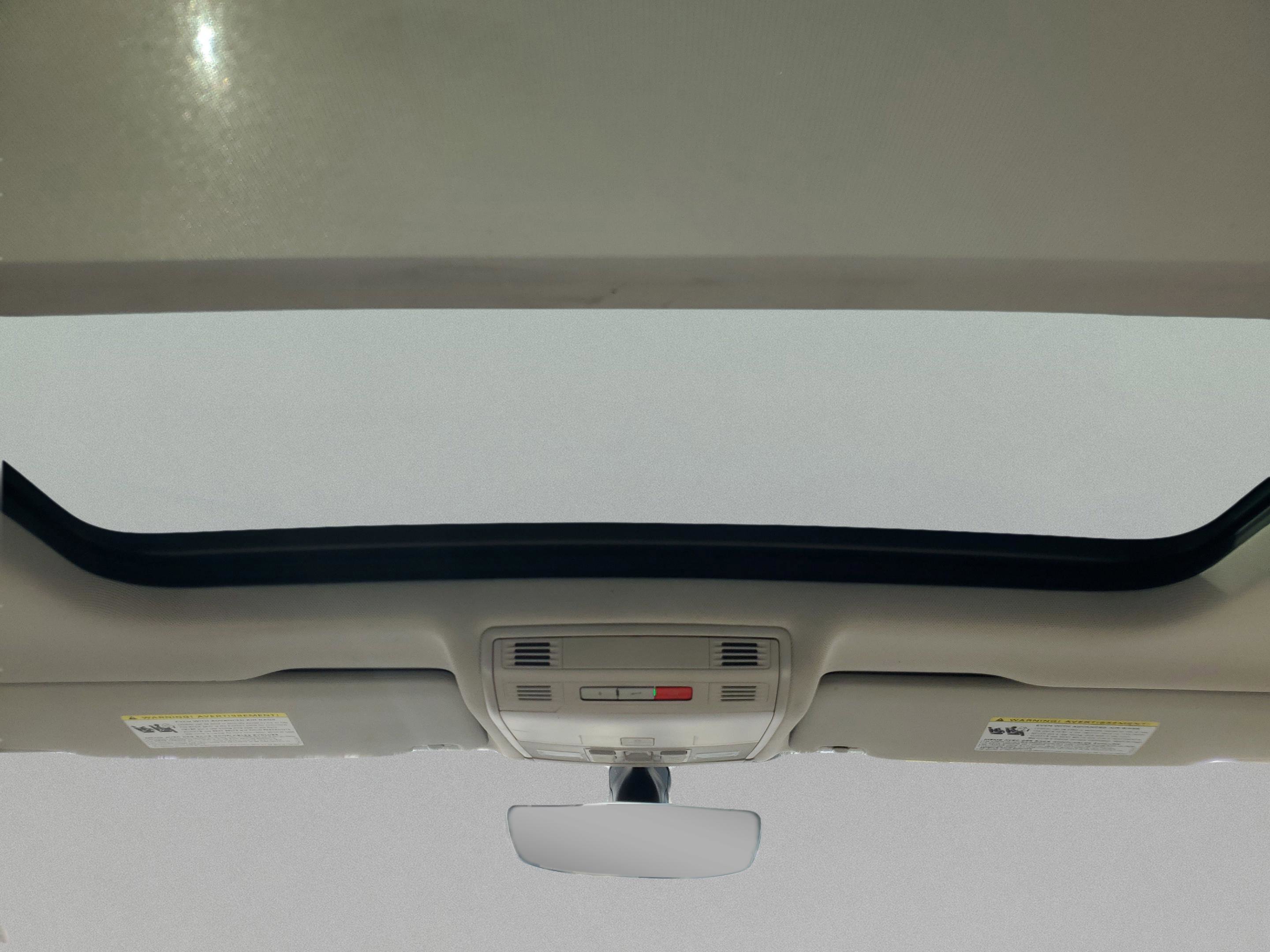 Used 2021 Volkswagen Tiguan SE image 11