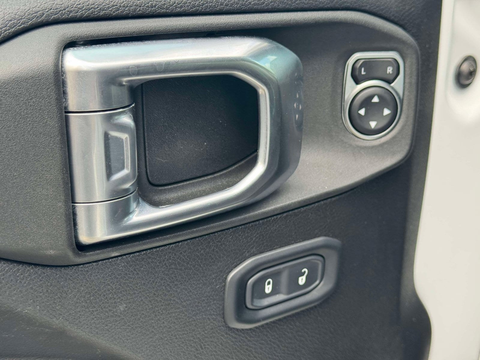 Used 2022 Jeep Wrangler Unlimited Sport AWD/4WD image 17