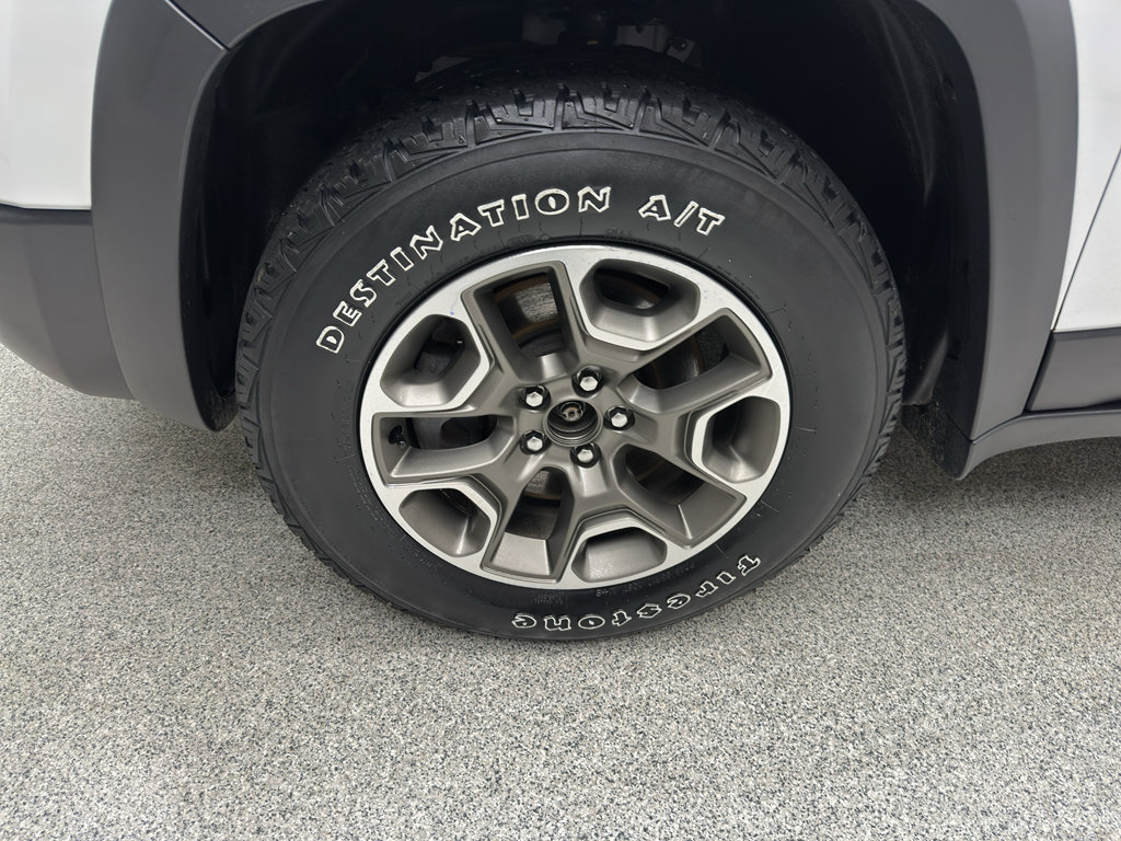 Used 2020 Jeep Cherokee Trailhawk w/ Cold Weather Group AWD/4WD image 7