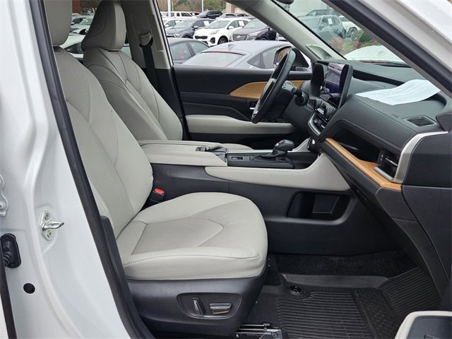 Used 2024 Toyota Grand Highlander Limited image 16