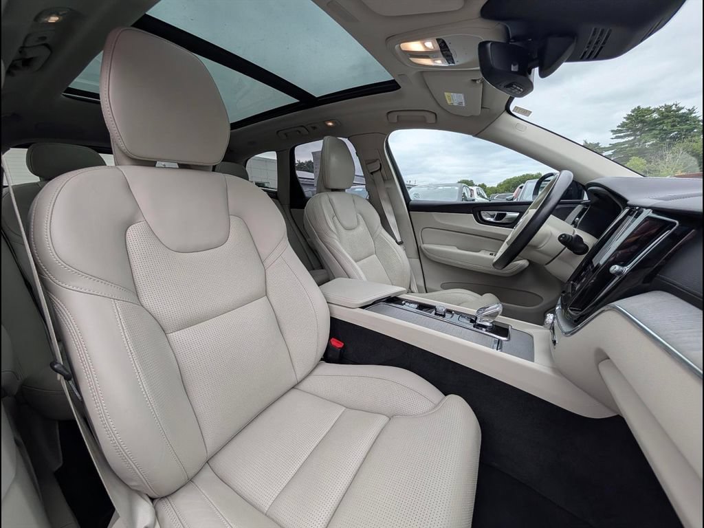 Certified 2024 Volvo XC60 T8 Ultimate w/ Protection Package Premier AWD/4WD image 22