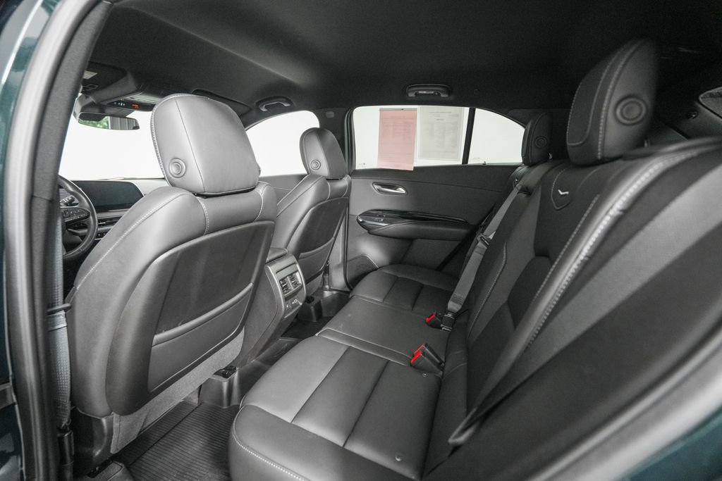 Used 2024 Cadillac XT4 Luxury w/ Cold Weather Package FWD image 13