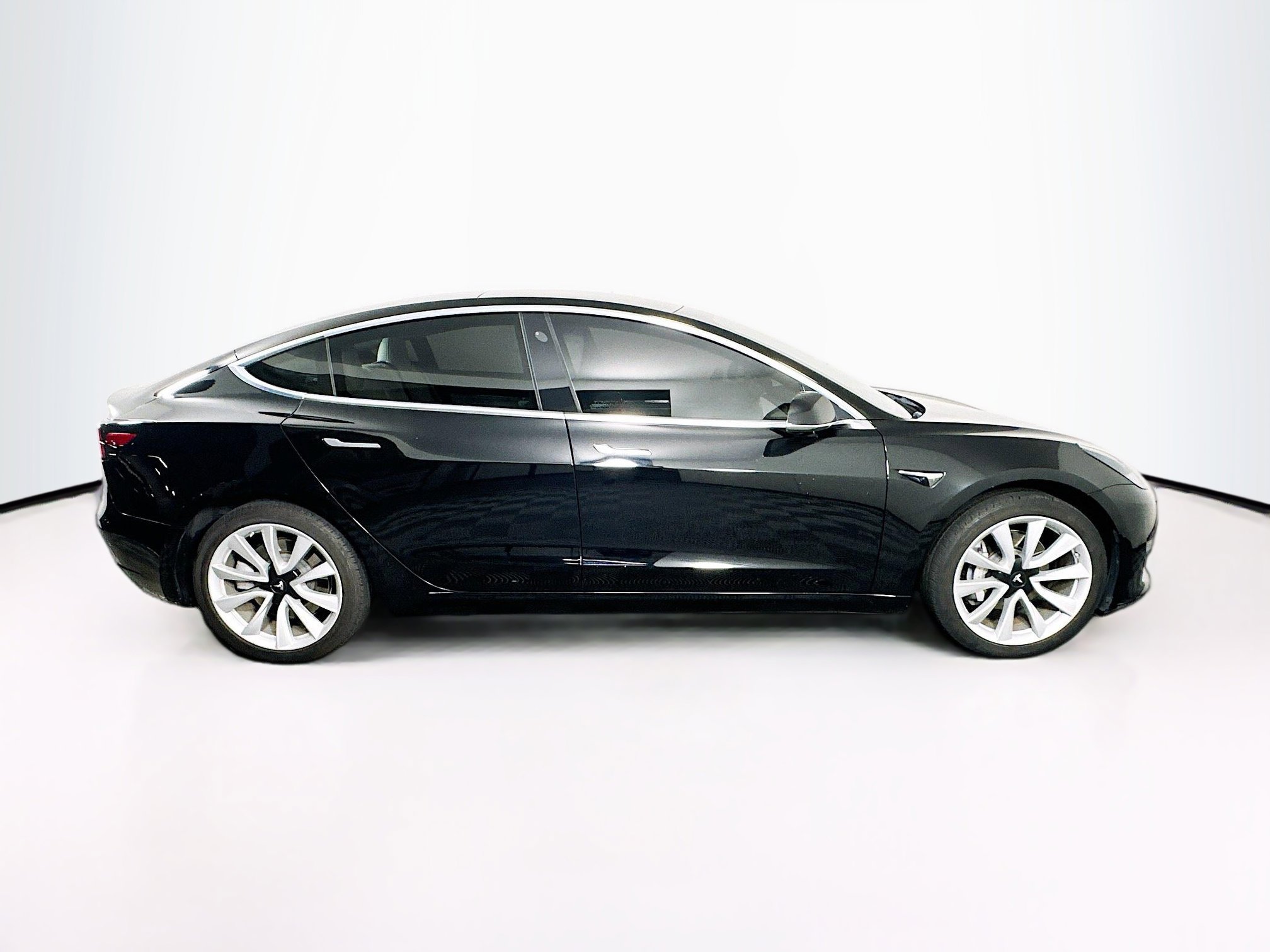 Used 2019 Tesla Model 3 Standard Range image 10