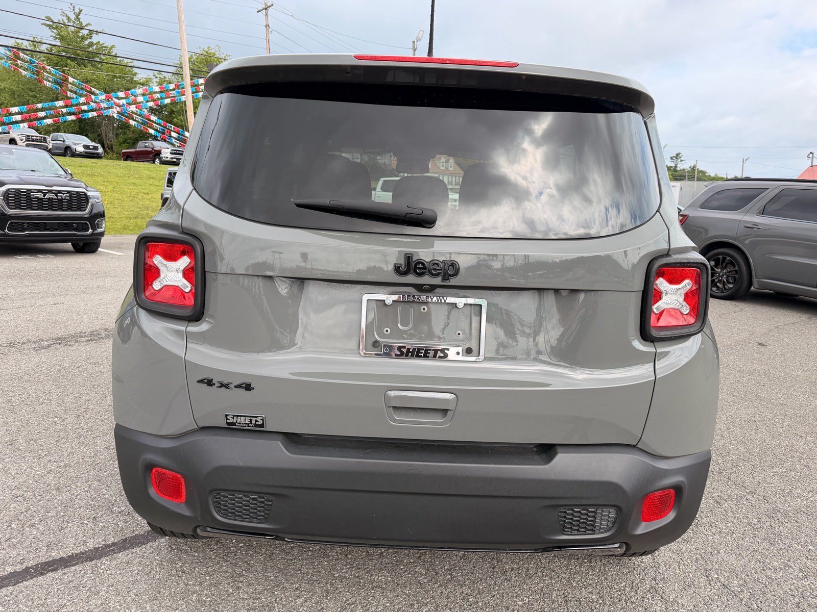 Used 2022 Jeep Renegade Altitude w/ Convenience Group AWD/4WD image 5