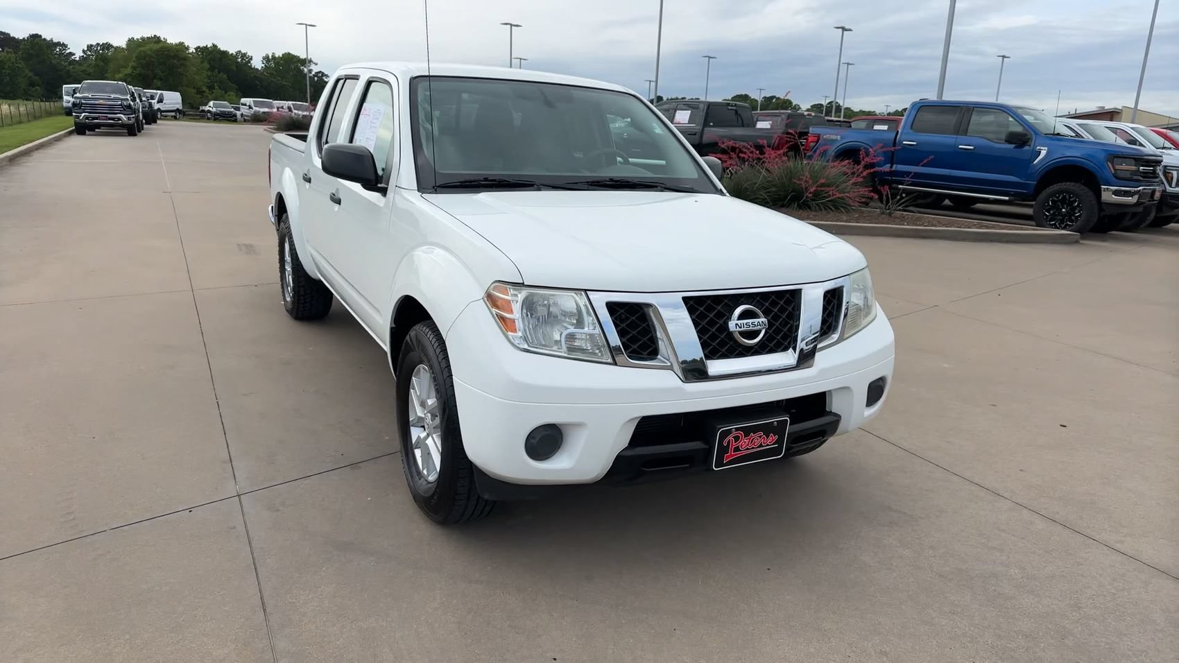 Used 2019 Nissan Frontier SV RWD image 2