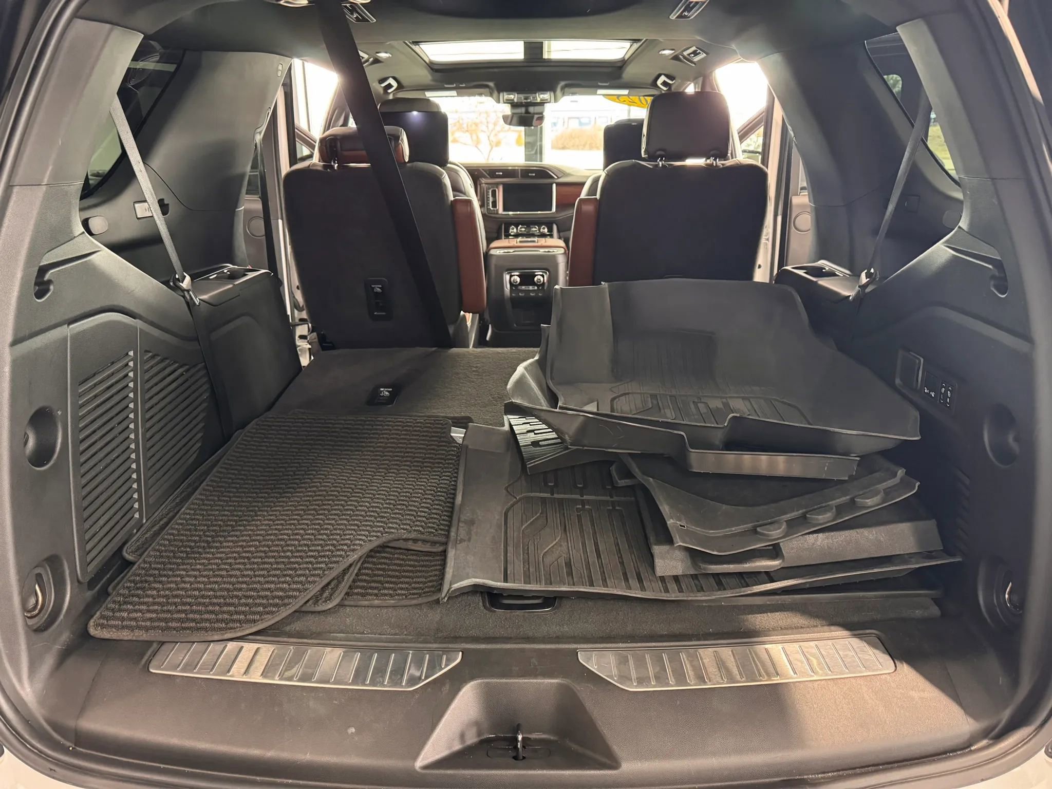 Used 2023 GMC Yukon Denali Ultimate AWD/4WD image 28
