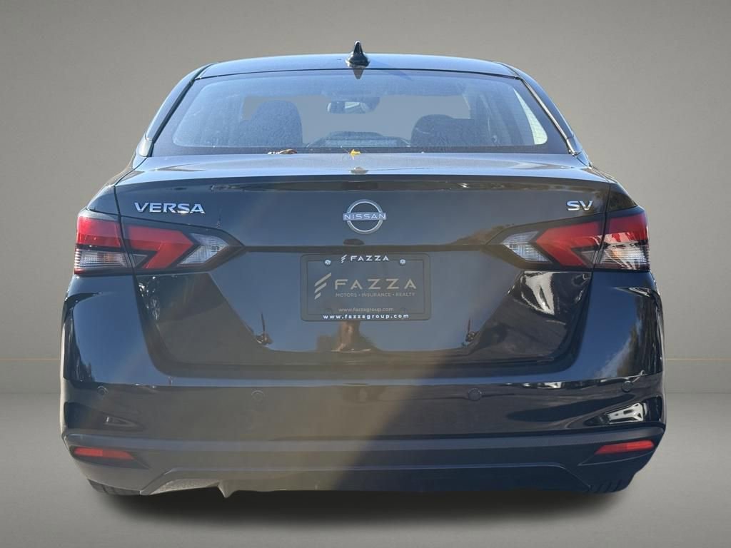 Used 2023 Nissan Versa SV FWD image 4