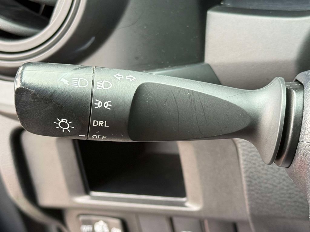 Used 2018 Toyota Tacoma SR w/ SR Convenience Package image 27