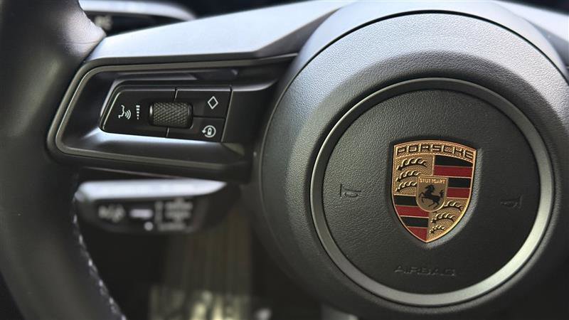 Used 2022 Porsche Taycan image 27