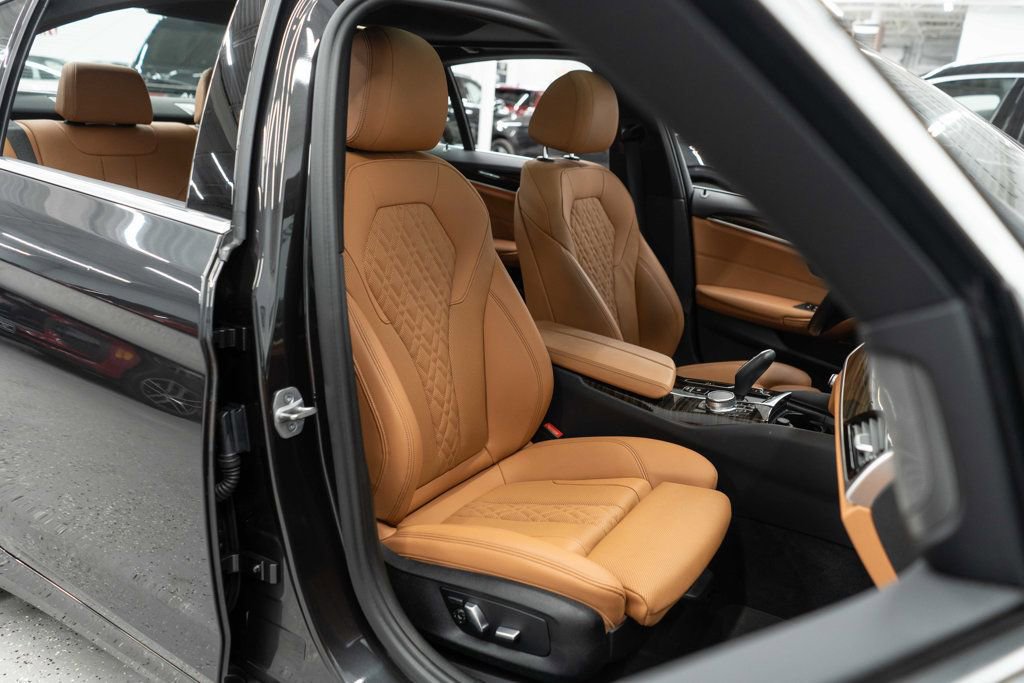 Used 2022 BMW 530i xDrive w/ Premium Package image 10