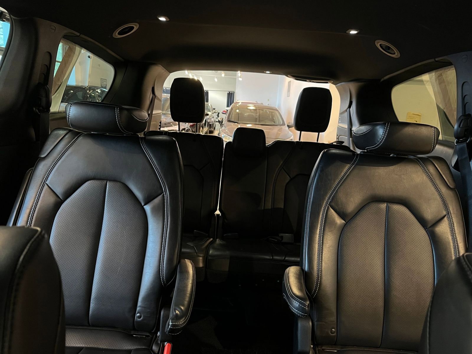 Used 2025 Chrysler Pacifica Select image 30