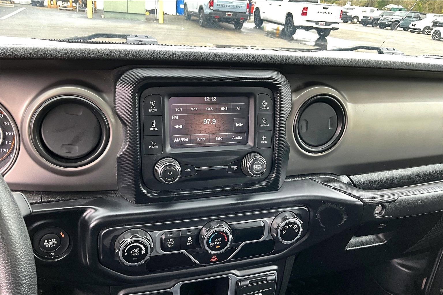 Used 2020 Jeep Gladiator Sport image 14