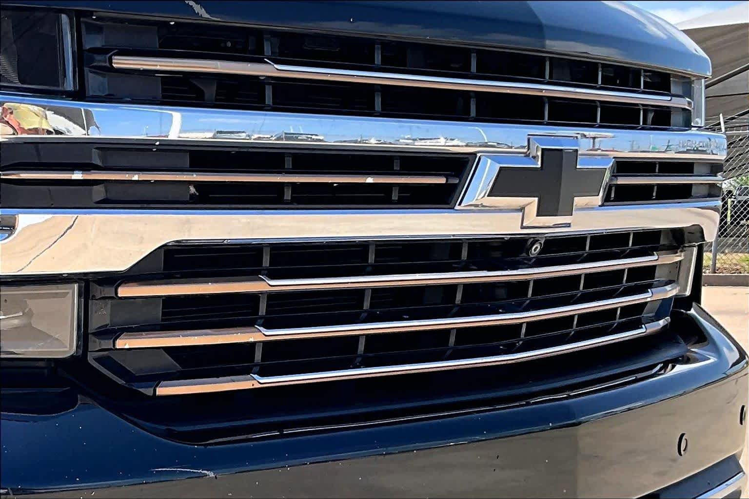 Used 2022 Chevrolet Silverado 1500 High Country w/ Technology Package AWD/4WD image 29